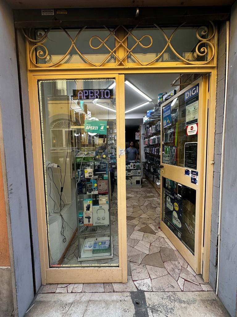 Florence Mobile Shop